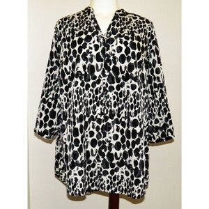Liz Lange Maternity Black White Animal Print Shirt Top Size Medium 3/4 Sleeves
